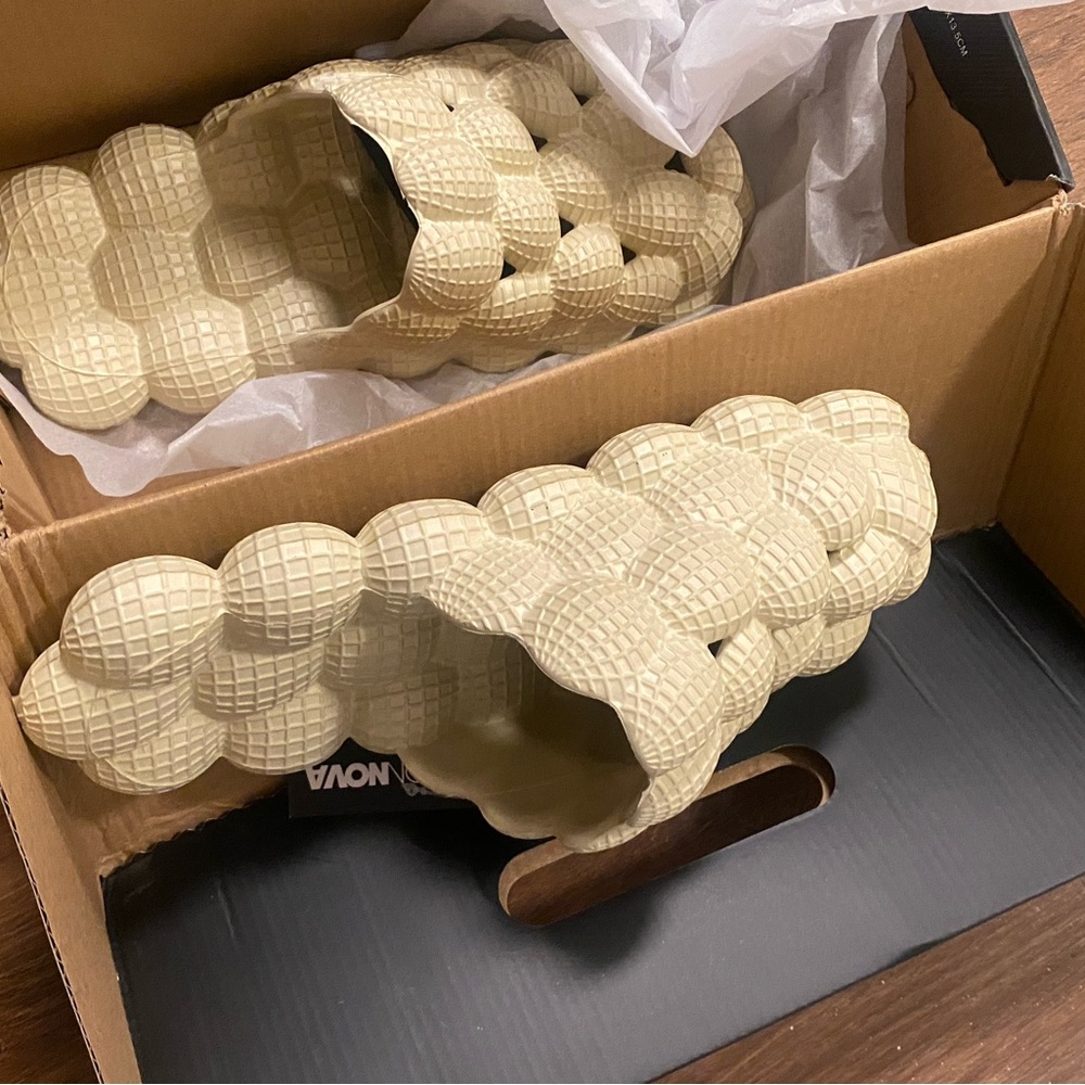 Fashion Nova Bubble Slides Womens 8 Beige